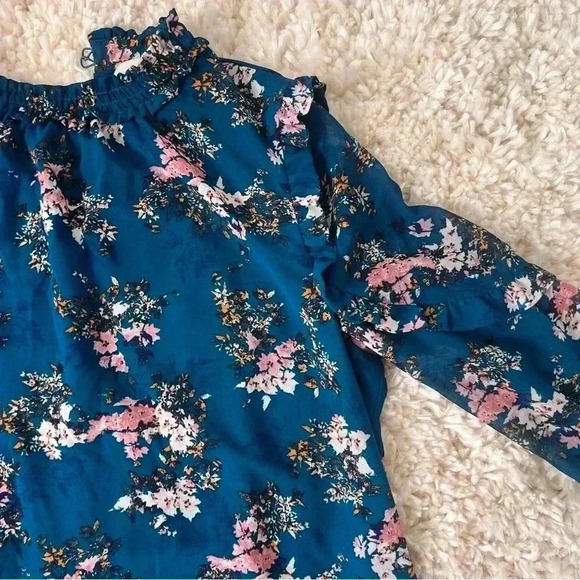 W A Y F Women Floral Blouse - size L - Picture 3 of 8